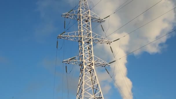 La centrale thermique, la fumée de la cheminée. Production, énergie — Video