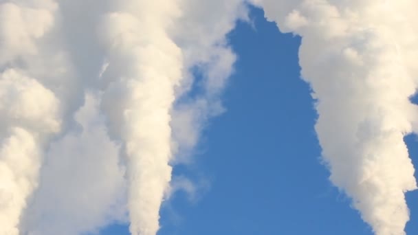 Central térmica, el humo de la chimenea. Generación, energía — Vídeos de Stock