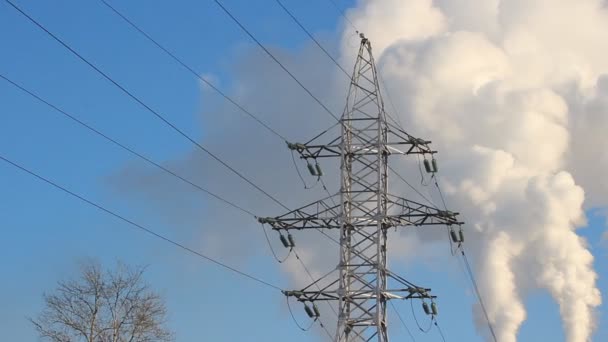 La centrale thermique, la fumée de la cheminée. Production, énergie — Video