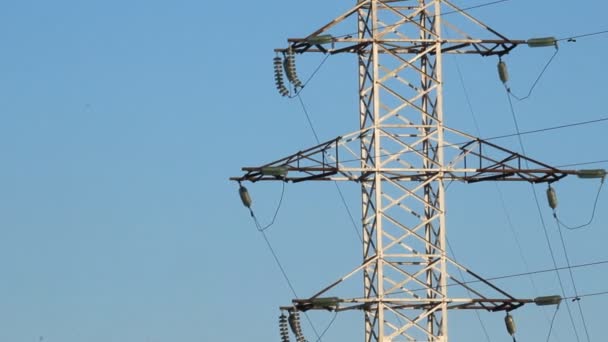 Tours à haute tension. hiver 