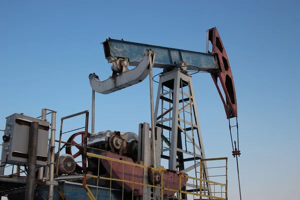 Oil production in the winter. oil pumps — Stock Photo, Image