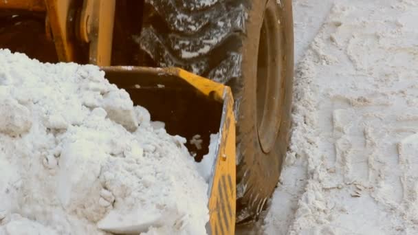 Трактор для удаления снега — стоковое видео