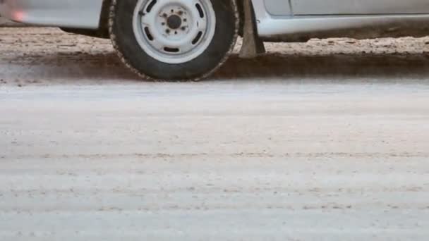 Автомобілі в місті. Сніг, снігweather condition — стокове відео