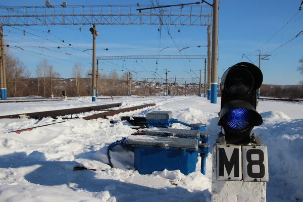 Ferrocarril. Desvío de semáforos (luces azules ) —  Fotos de Stock