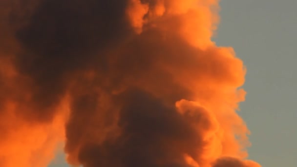 Дым на закате — стоковое видео