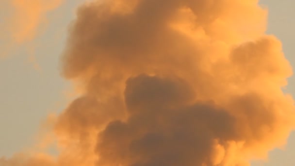 Røg ved solnedgang – Stock-video