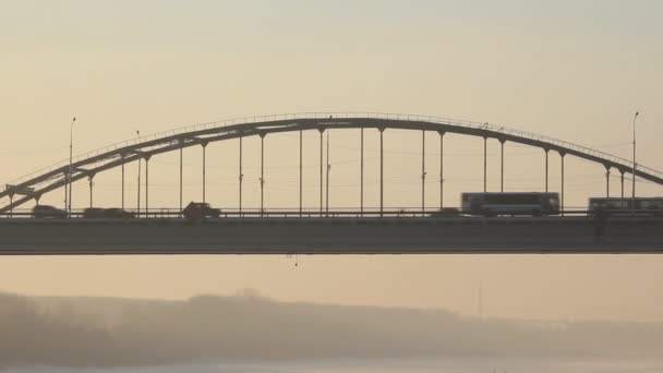 Gün batımında yolu Köprüsü — Stok video