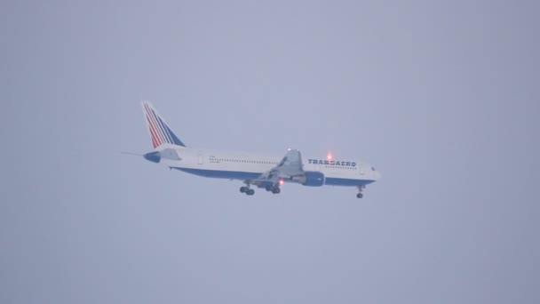 乌法在机场的波音 767-300，transaero — 图库视频影像