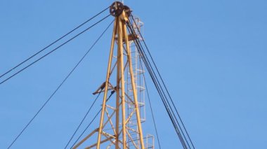 İnşaat vinç kaldırma. İnşaat alanı