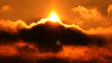 Güneş. gündoğumu günbatımı. kentsel peyzaj