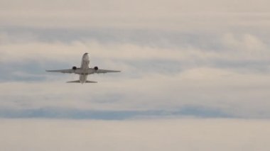 Ufa, Rusya Federasyonu - 8 Mart: boeing 737-800, utair uçak havaalanında ufa içinde 8 Mart 2013 yılında ufa, Rusya üzerinde kapalı alır.