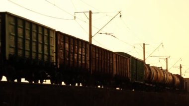 demiryolu. yük treni hareket