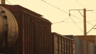 demiryolu. yük treni hareket