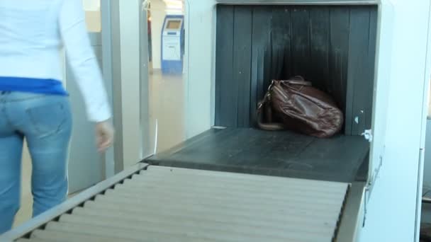 X-Ray Inspection System. Luggage at the airport — Stock Video