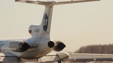 Ufa, Rusya Federasyonu - 16 Nisan: tu-154 havayolu utair yükselişi Kuyruk numarası ra-85681, ufa Havaalanı, Nisan, 2013 ufa, Rusya Federasyonu.