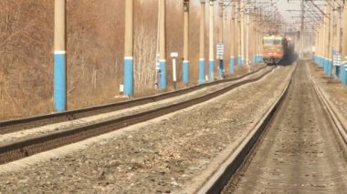 yük treni sıcak yaz gününde