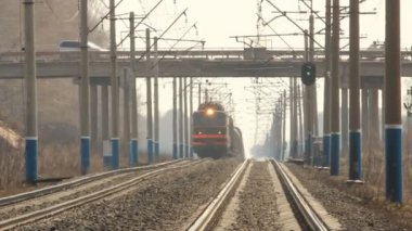 yük treni sıcak yaz gününde