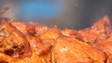 Izgarada şiş kebap