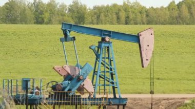 ham petrol üretimi. Petrol sallanan sandalye
