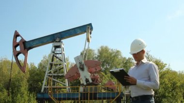 Adam petrol pompa birimi için menkul kıymetler (mühendis)
