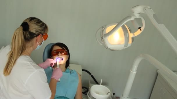 In the dental office. dentistry — Stock Video