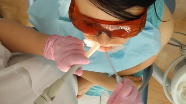 En el consultorio dental. odontología — Vídeo de stock