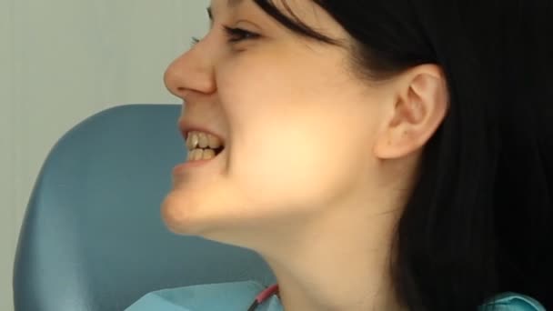 一个快乐的病人。口腔医学 — 图库视频影像