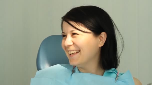 Šťastný pacienta. stomatologie — Stock video