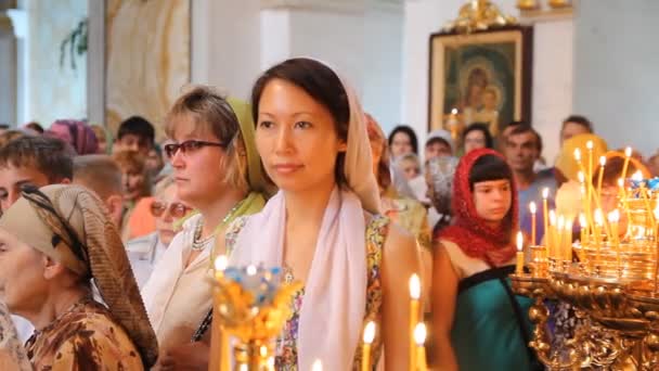 우파, 러시아-6 월 23 일: 삼 위 일체 숭배 우파, 러시아에서에서 2013 년 6 월 23 일에 러시아 정교 교회. — 비디오