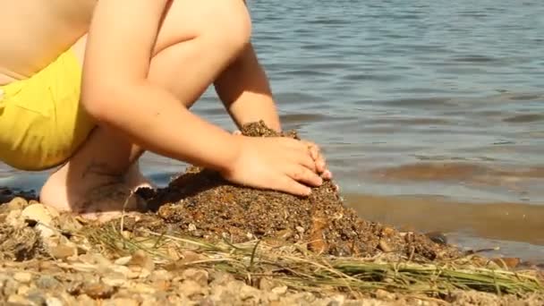 Little boy playing on the shore of the lake. Water Recreation — Stock Video