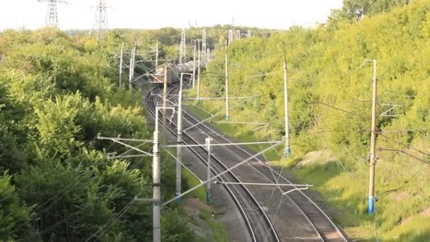 Le chemin de fer, un train de marchandises. réservoirs — Video