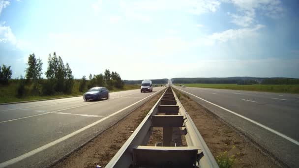 Samochody osobowe i ciężarowe — Wideo stockowe