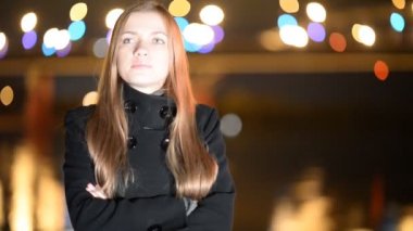 genç bir kız bir gece mesire üzerinde. Toplantı, beklenti, aşk, dating