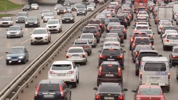 Dopravní zácpa na dálnici — Stock video