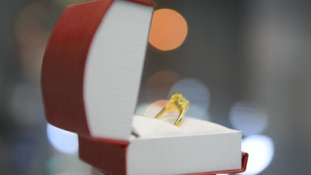 Anello in confezione regalo. gioiello — Video Stock