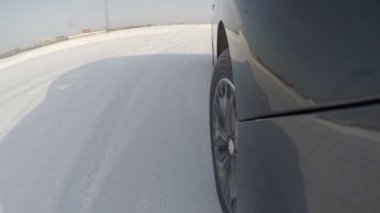 Ufa, Rusya Federasyonu - 02 Mart 2014: araba subaru test - sürücü. test - araba subaru sür. ön tekerlek araba dış, ufa, Rusya Federasyonu
