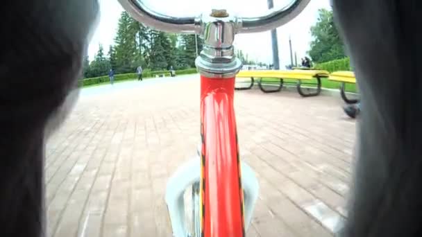 Boy learning to ride a bike — Stock Video