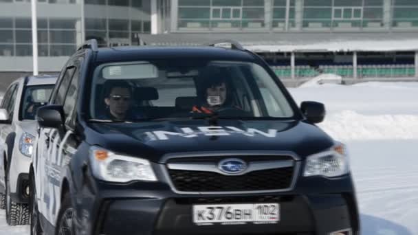 Prueba de Subaru de coche - Conducir — Vídeo de stock