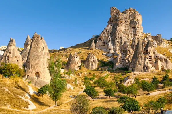 Cappadociaвеликий важкої обов'язком Конструкція фургону завантаження чоловіки в жовтий шолом. транспорт і логістика теми — Foto Stock