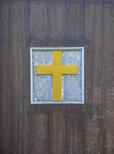 Крест на деревянной двери 1 — стоковое фото