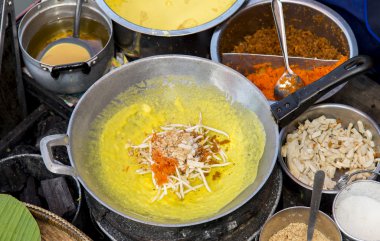 Taylandlı çıtır gözleme pan1 üzerinde