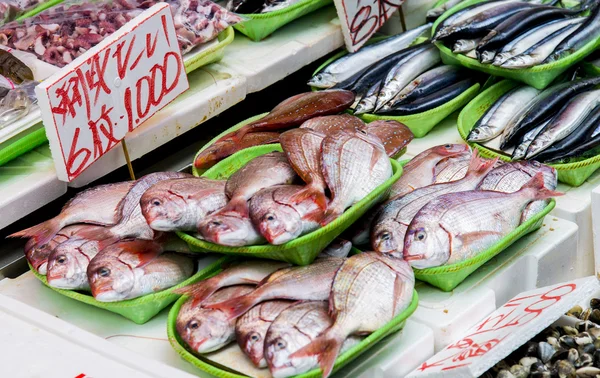 日本の market3 の新鮮な魚 — ストック写真