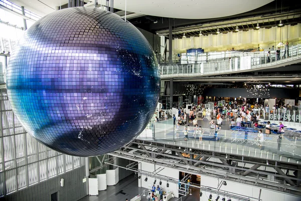 People see the graphic world in science museum2 — Stock Photo, Image