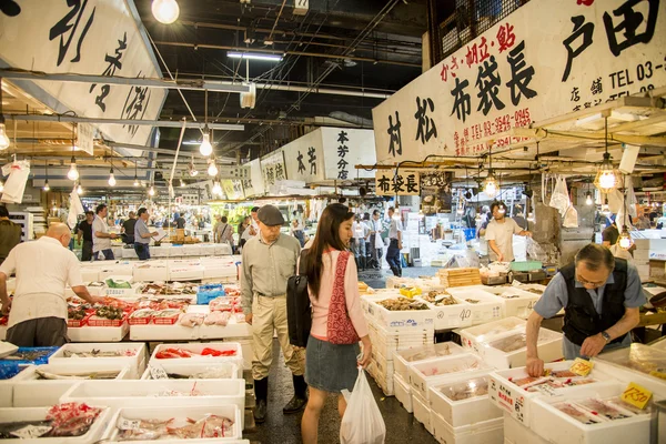 Caminar en el mercado de pescado de Tsukiji Japón3 — Foto de Stock