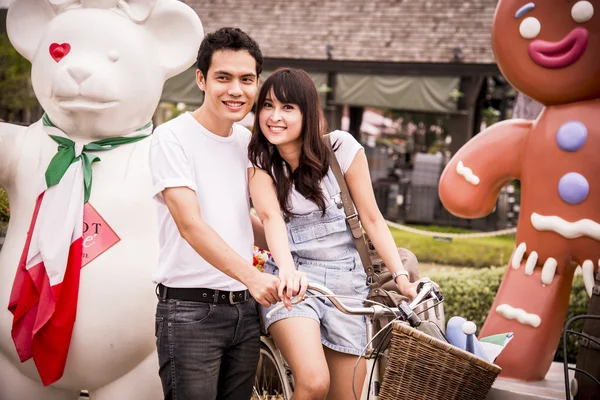 Lovely couple in the amusement park1 — Stock Photo, Image