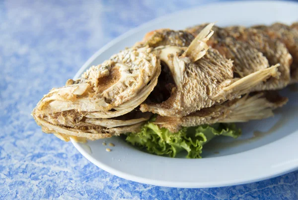 Plate1에 튀긴된 생선 — 스톡 사진