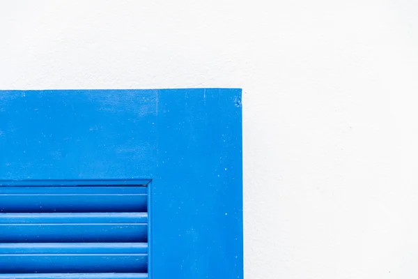 Borda da janela de madeira azul com parede branca1 — Fotografia de Stock