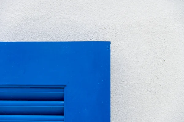 Rand des blauen Holzfensters mit weißer Wand3 — Stockfoto