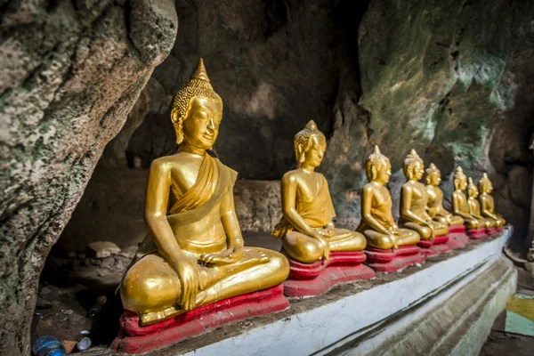 Rolle der Buddha-Statue in der Höhle 5 — Stockfoto