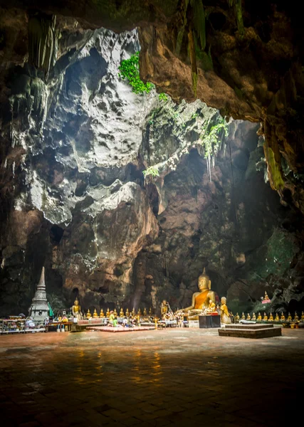 Grande Buddha per la cerimonia sono la grande grotta della Thailandia1 — Foto Stock